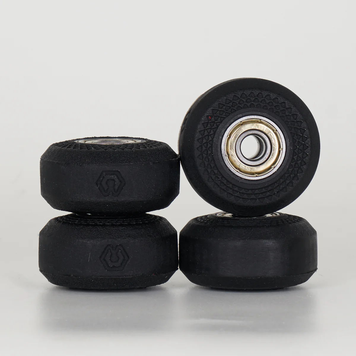 Chroma Anti-Rocker Wheels With Bearings - Black