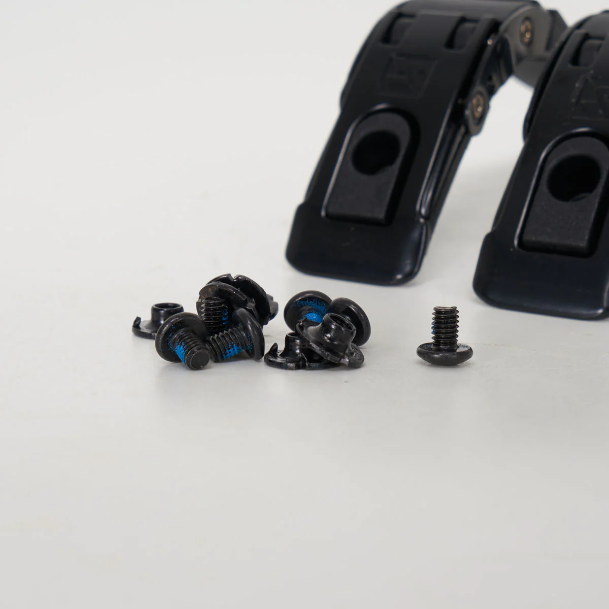 Kizer Supreme Aluminium Buckle Set - Complete Set (Black) - Image 4