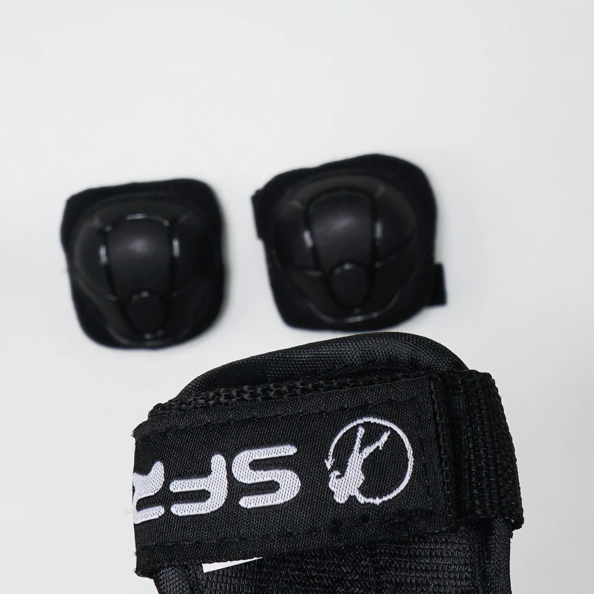 SFR 'Essentials' Youth Kids Triple Pad Set - Black - Image 3